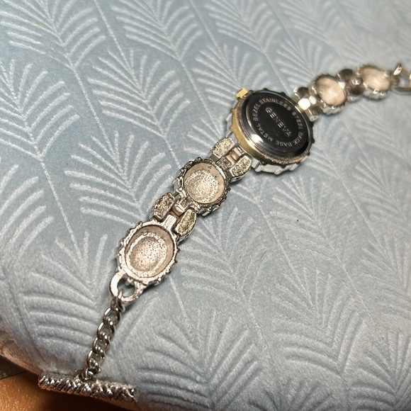 Geneva stainless steel bracelet watch - Picture 9 of 15